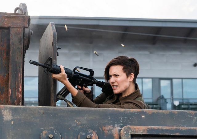 Fear The Walking Dead 4x08 - Maggie Grace como Althea