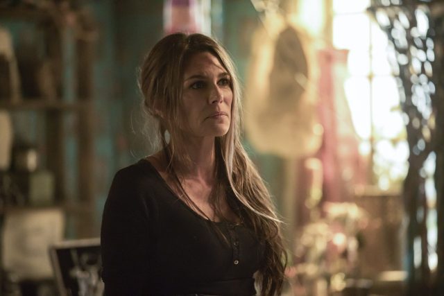 The 100 5x07 - Paige Turco como Abby Griffin