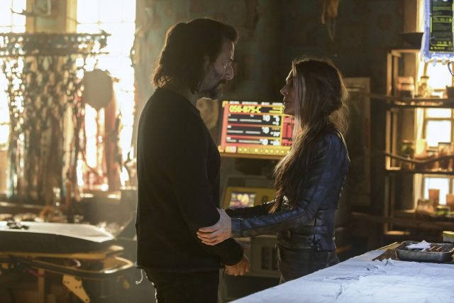 The 100 5x07 - Henry Ian Cusick como Marcus Kane, y Paige Turco como Abby Griffin