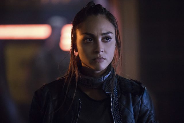 The 100 5x07 - Lindsey Morgan como Raven Reyes