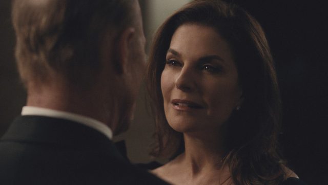 Westworld 2x09 - Ed Harris como el Hombre de Negro, y Sela Ward como Juiet