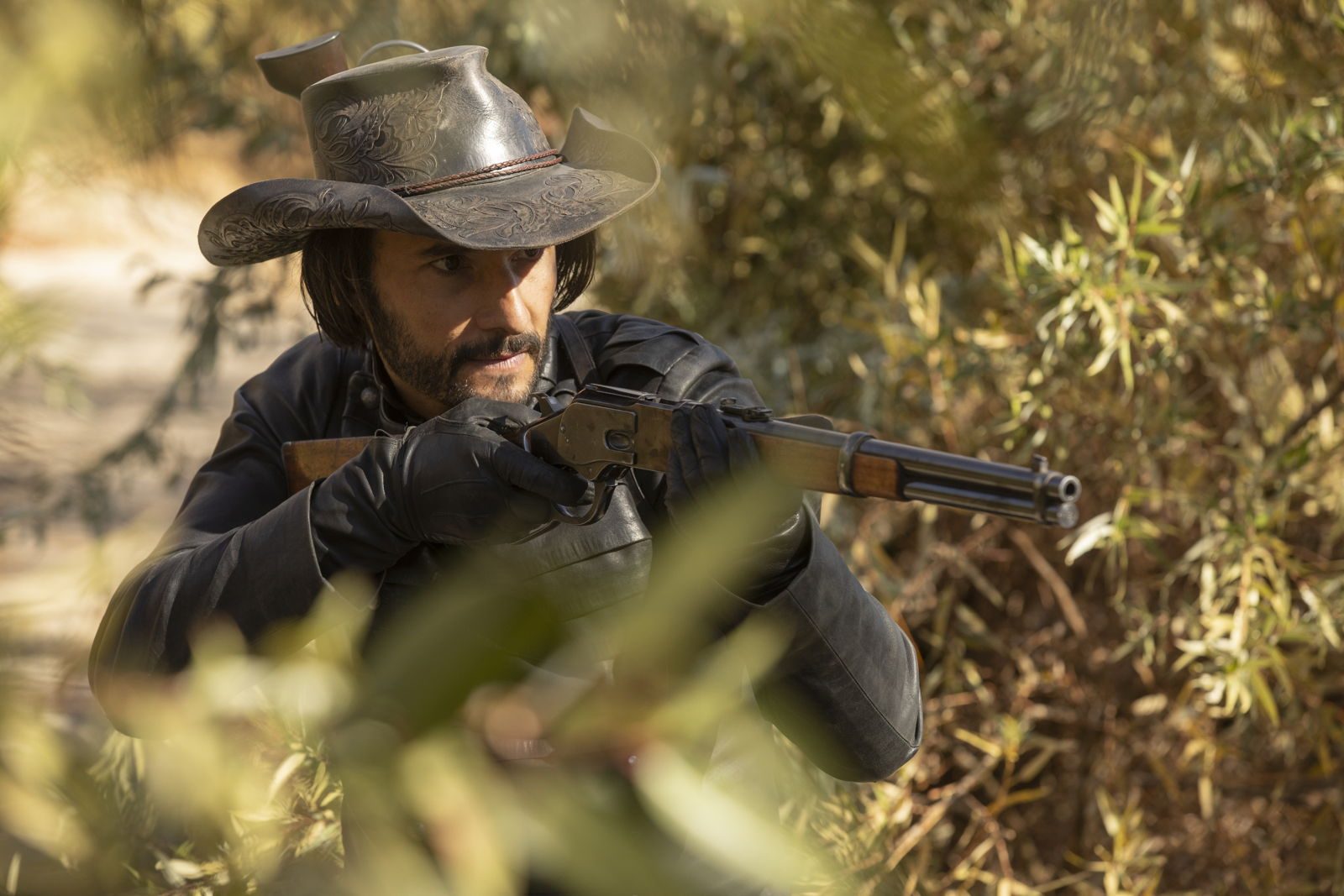 Rodrigo Santoro como hector Escarate en Westworld 2x10 (Final de Temporada)