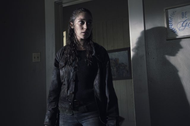 Fear The Walking Dead 4x10 - Alycia Debnam Carey como Alicia Clark