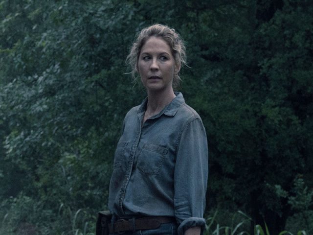 June (Jenna Elfman) en Fear The Walking Dead S04E13