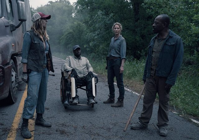 Sarah (Mo Collins), Wendell (Daryl Mitchell), June (Jenna Elfman) y Morgan Jones (Lennie James) en FearTWD 4x13