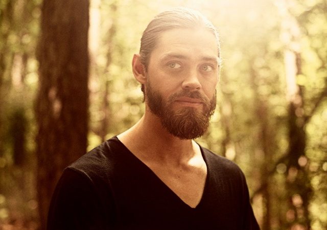 Tom Payne como Jesus