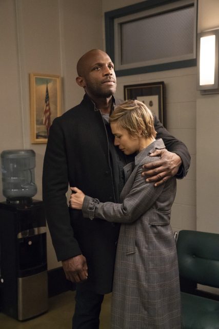 Billy Brown como Nate Lahey y Liza Weil como Bonnie en HTGAWM 5x15 (Final de Temporada)