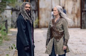 Khary Payton como Ezekiel y Melissa McBride como Carol Peletier en The Walking Dead 9x15