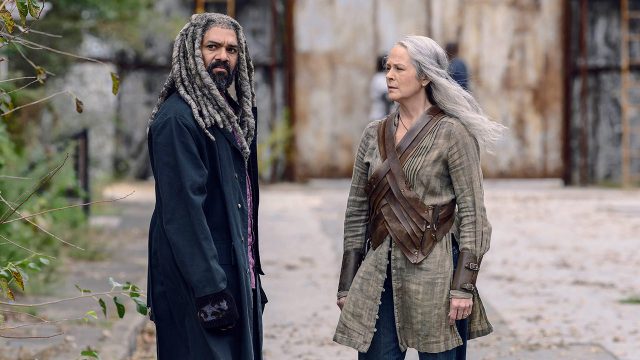 Khary Payton como Ezekiel y Melissa McBride como Carol Peletier en The Walking Dead 9x15