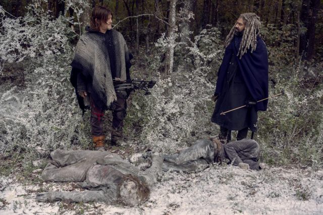 TWD 9x16 - Norman Reedus como Daryl Dixon y Khary Payton como Ezekiel