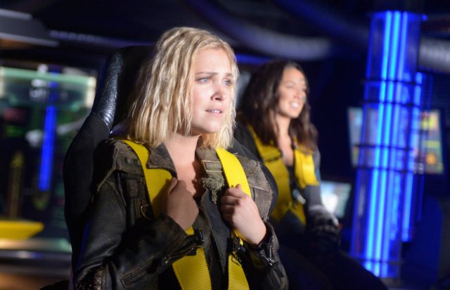 Clarke y Emori en The 100 S06E01 Sanctum