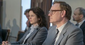Emily Watson como Ulana Khomyuk y Jared Harris como Valery Legasov en Chernobyl 1x05