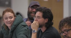 Sophie Turner y Kit Harington en escenas del documental de Game of Thrones - The Last Watch (La {Ultima Guardia)