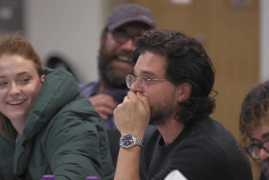 Sophie Turner y Kit Harington en escenas del documental de Game of Thrones - The Last Watch (La {Ultima Guardia)