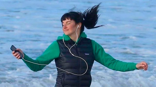 Jane (Shailene Woodley) bailando en Big Little Lies Temporada 2