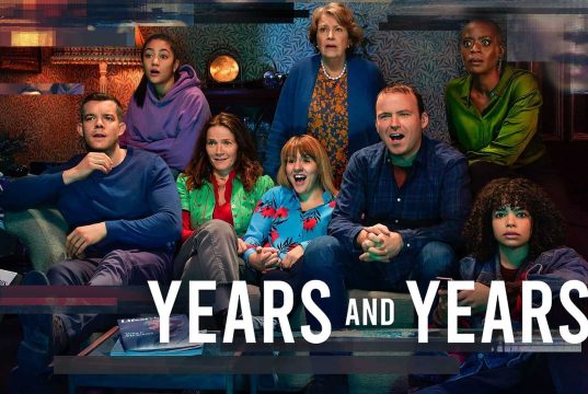 La familia Lyons, protagonistas de la miniserie Years and Years