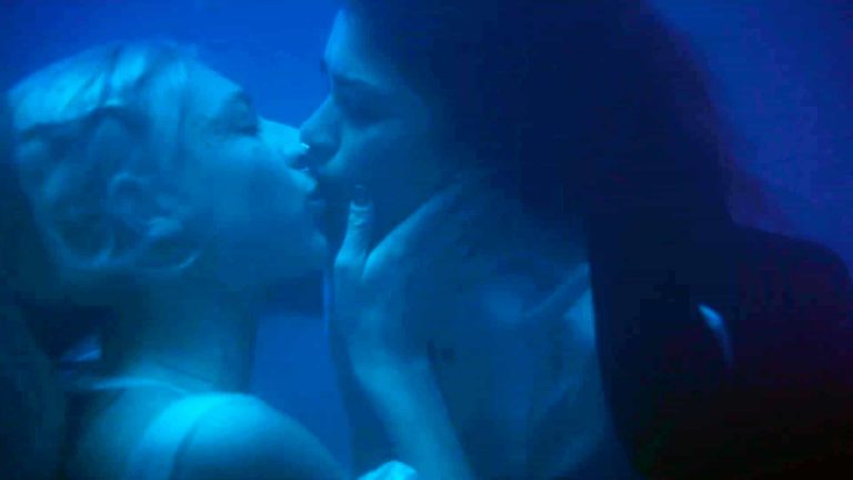 Beso entre Jules y Rue en Euphoria 1x06 The Next Episode
