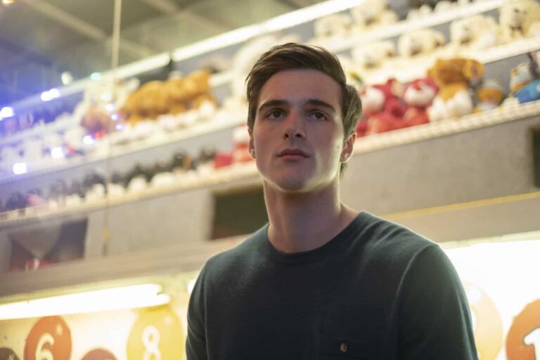 Jacob Elordi como Nate en Euphoria 1x04