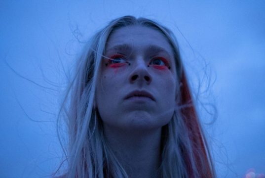 Jules (Hunter Schafer) en Euphoria 1x07