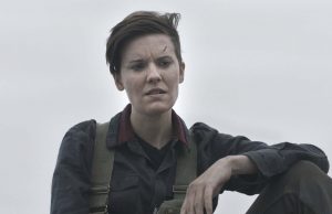 Maggie Grace como Althea en Fear The Walking Dead 5x07