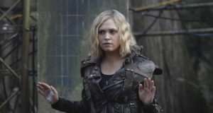 Eliza Taylor como Clarke Griffin en The 100 Temporada 6 Capitulo 11