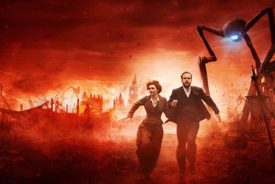 Eleanor Tomlinson y Rafe Spall, los protagonistas de la miniserie The War of the Worlds (La Guerra de los Mundos) de BBC.