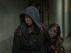 Samantha Morton como Alpha, Havana Blum como joven Lydia en The Walking Dead Temporada 10, Episodio 2