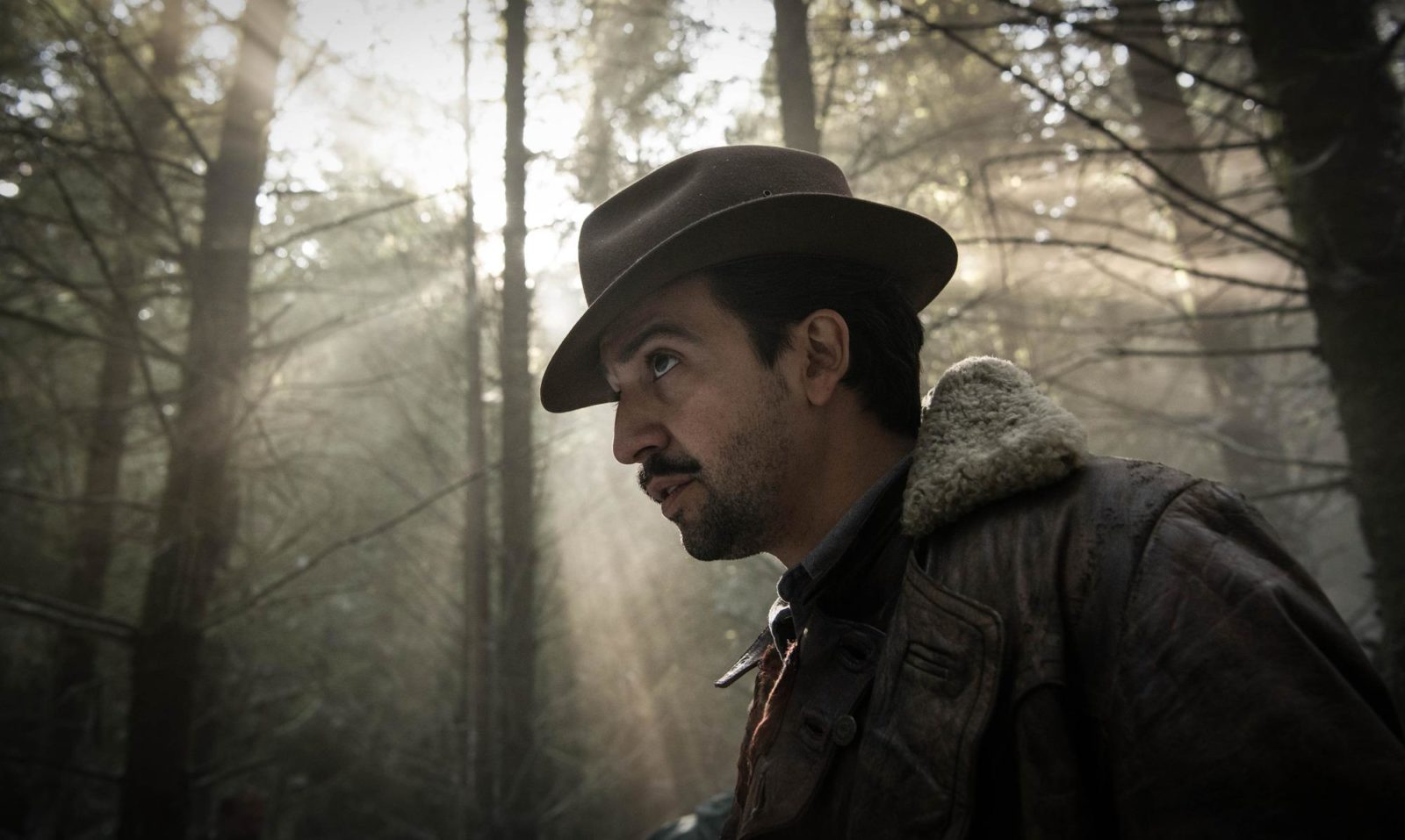 Lin-Manuel Miranda como Lee Scoresby en His Dark Materials 1x04 Armour