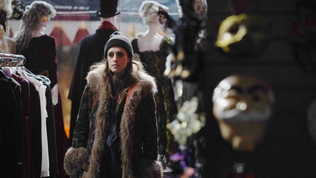 Carly Chaikin como Darlene en Mr. Robot 4x09 Conflict