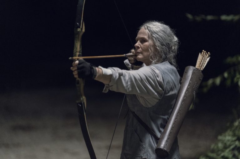 Melissa McBride como Carol Peletier en The Walking Dead Temporada 10 Episodio 7