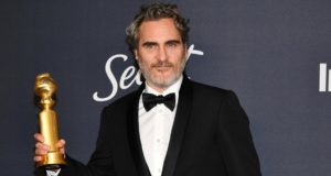 Joaquin Phoenix ganador del Golden Globe a Mejor actor de película por Joker