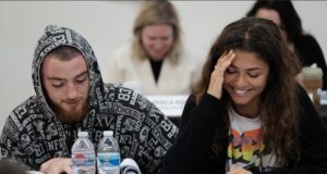 Angus Cloud y Zendaya en la lectura del guión de la segunda temporada de Euphoria