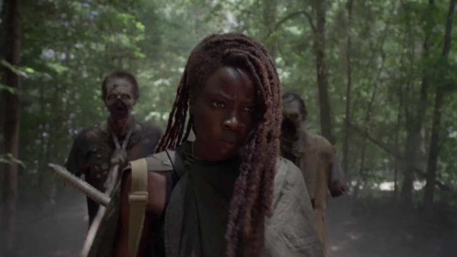 Michonne y sus mascotas caminantes en The Walking Dead 10x13