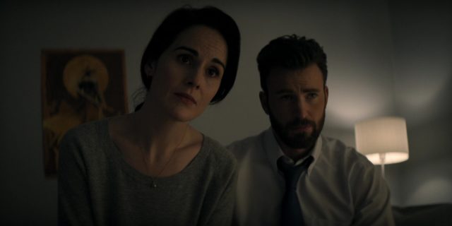 Michelle Dockery y Chris Evans en Defending Jacob 1x01 (Apple TV+)