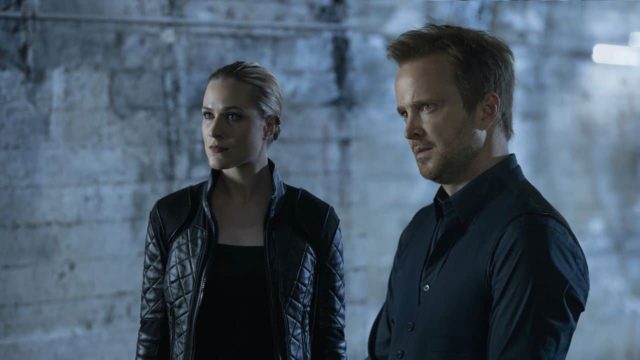 Dolores (Evan Rachel Wood) y Caleb (Aaron Paul) en Westworld 3x05