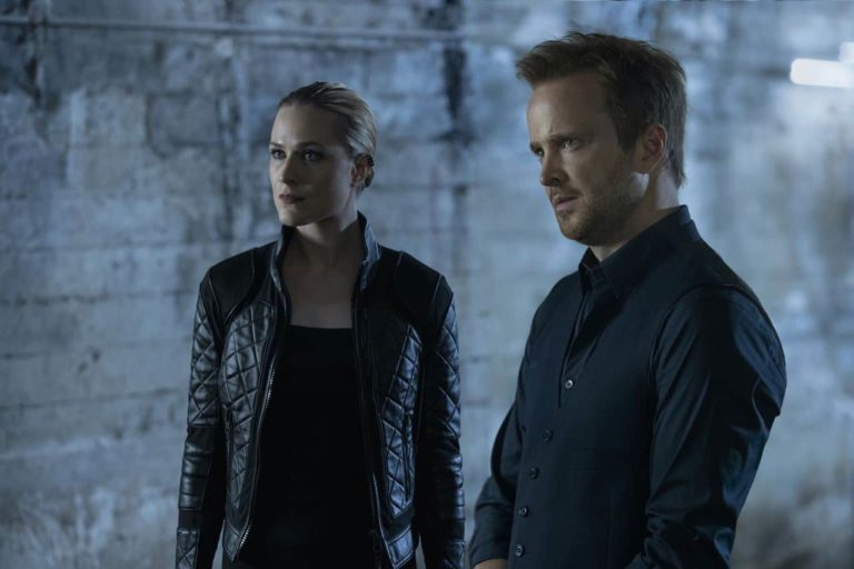 Dolores (Evan Rachel Wood) y Caleb (Aaron Paul) en Westworld 3x05