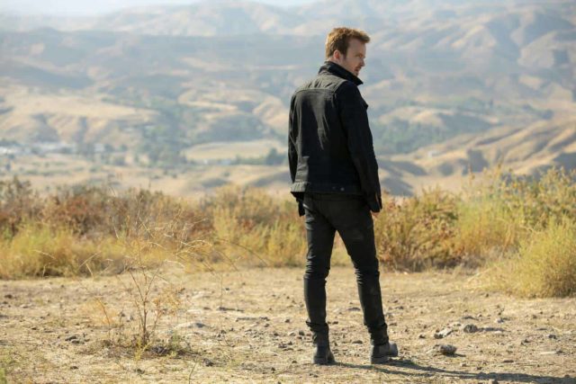 Aaron Paul como Caleb en Westworld 3.07