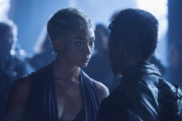 The 100 7x03 - Tati Gabrielle como Gaia y Adina Porter como Indra 