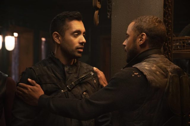 Sachin Sahel como Jackson y Jarod Joseph como Miller en The 100 7x4