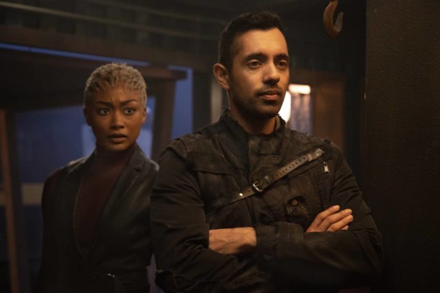 Tati Gabrielle como Gaia y Sachin Sahel como Jackson en The 100 S07E04