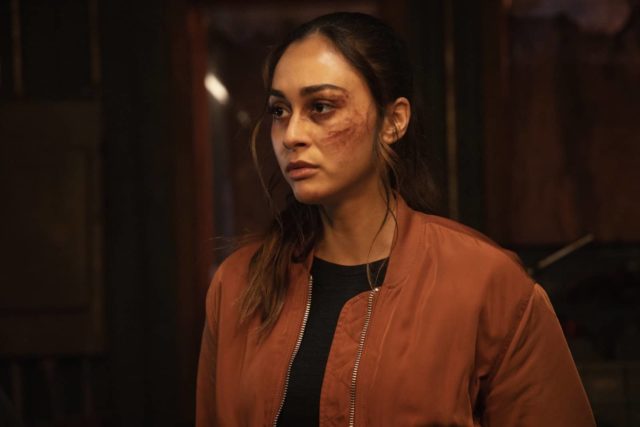 Lindsey Morgan como Raven en The 100 Temporada 7 Capítulo 4