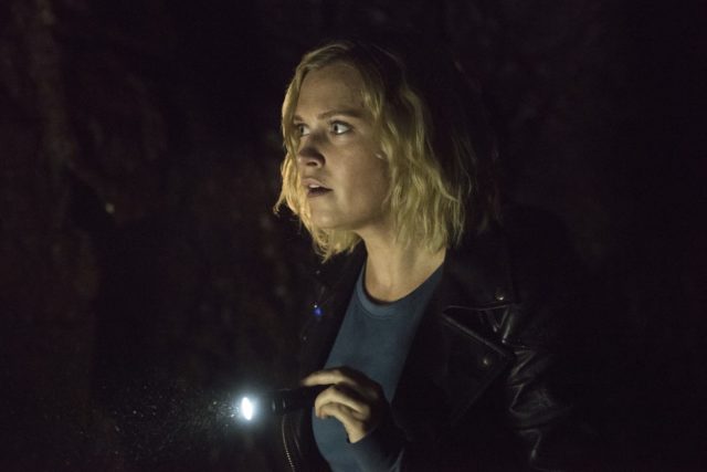 Eliza Taylor como Clarke en The 100 7x06 Temporada 7 Episodio 6 Nakara