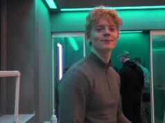 Lucas Lynggaard Tønnesen (Rasmus) en el set de The Rain