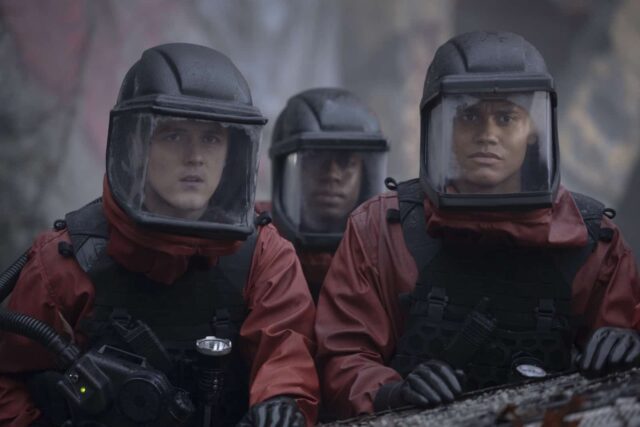 Craig Arnold como Tristan y Adain Bradley como Reese en The 100 7x08