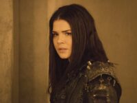 Marie Avgeropoulos como Octavia en The 100 7x14