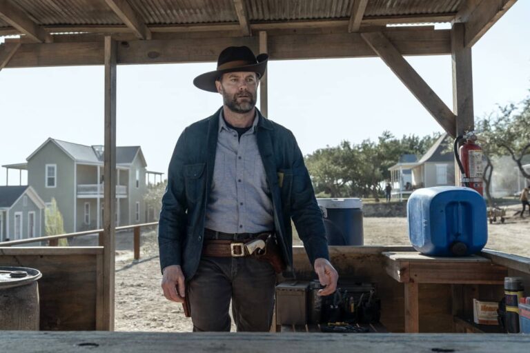 Garret Dillahunt como John Dorie en Fear the Walking Dead 6x04
