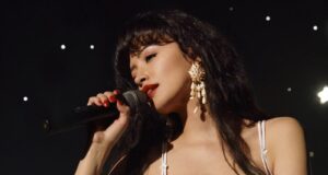 Christian Serratos como Selena Quintanilla (Netflix 2020)