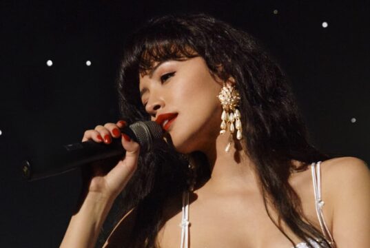 Christian Serratos como Selena Quintanilla (Netflix 2020)