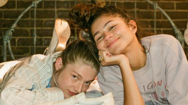 Jules (Hunter Schafer) y Rue (Zendaya) en el episodio especial de Euphoria