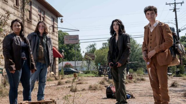 Iris, Silas, Hope y Elton en la primera temporada de TWD World Beyond